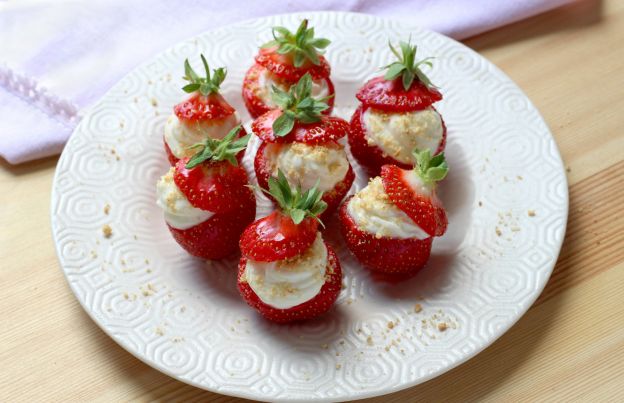 Cheesecake-stuffed strawberry bites