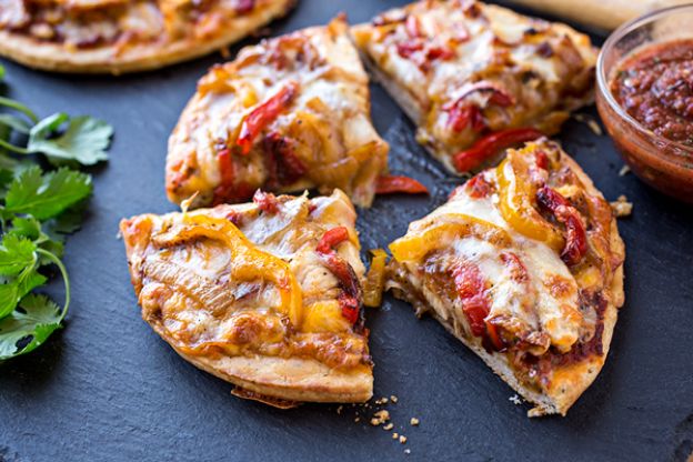 Chicken fajitas pizza