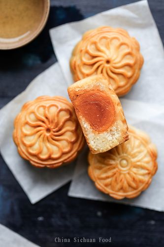 China: Mooncakes for Mid-Autumn Festival