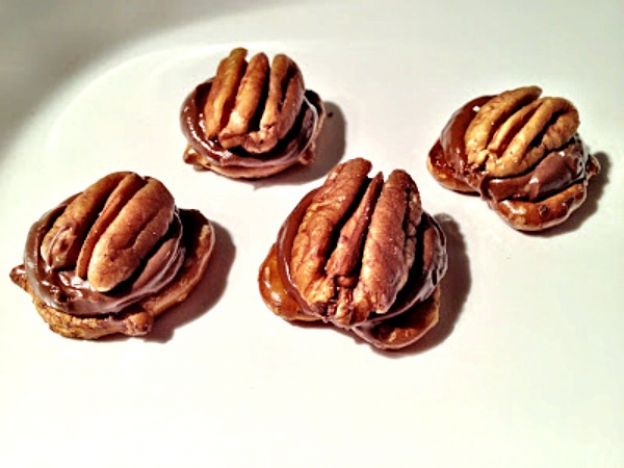 Chocolate pecan pretzel bites