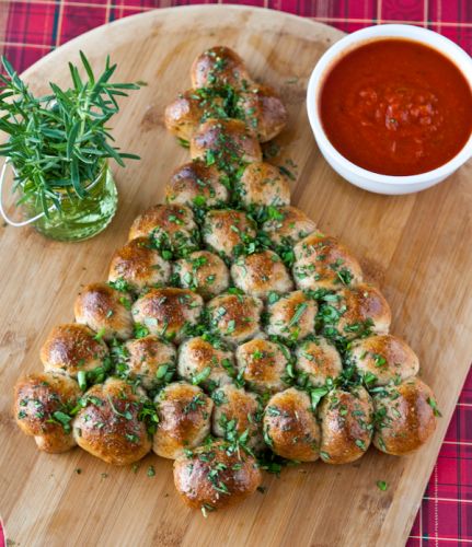 Make Christmas tree pull-apart bread