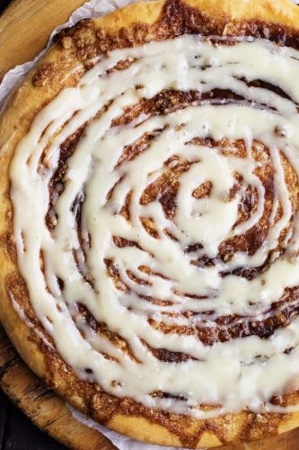 Cinnamon Roll Pizza