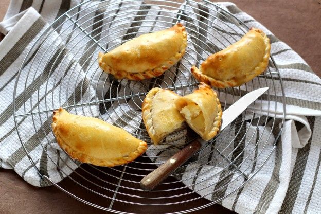 How to make Brie and apple empanadas step by step