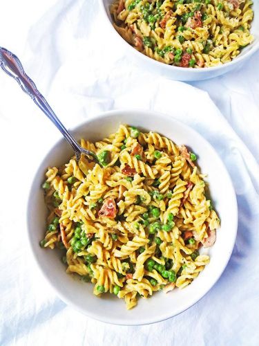 CREAMY BACON AND PEA PASTA