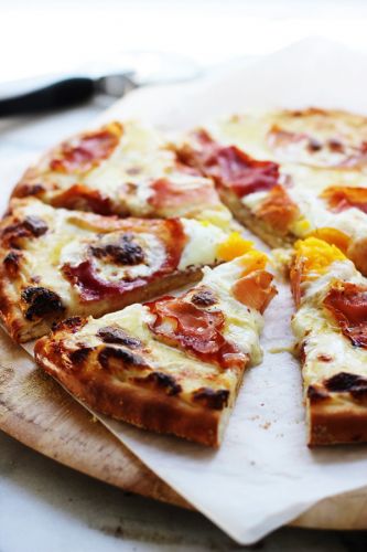 Croque Madame Pizza