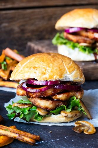 Halloumi Burgers with Sticky Chilli Sauce