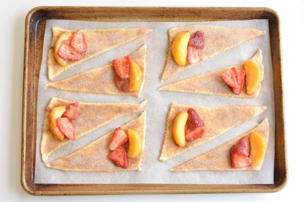 Strawberry Peach Pie Bites