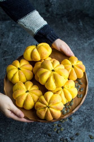 Easy Pumpkin Bread Rolls