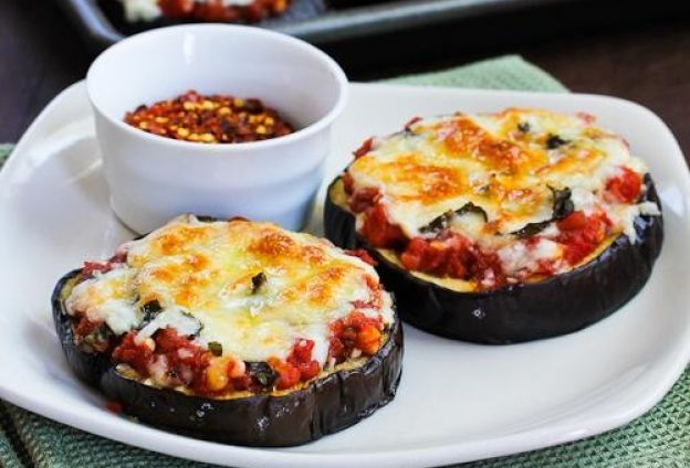 Mini eggplant pizzas