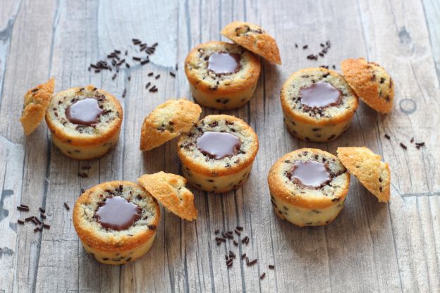 Mini Stracciatella Muffins with Molten Chocolate
