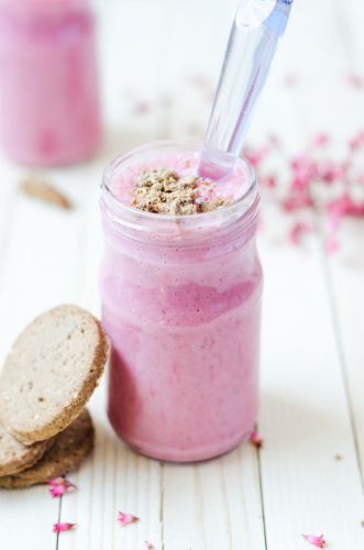 Fig and almond smoothie