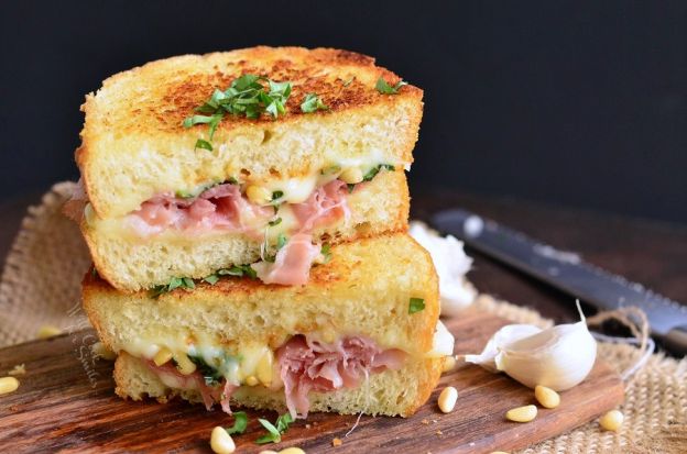 Italian Garlic Bread Grilled Cheese