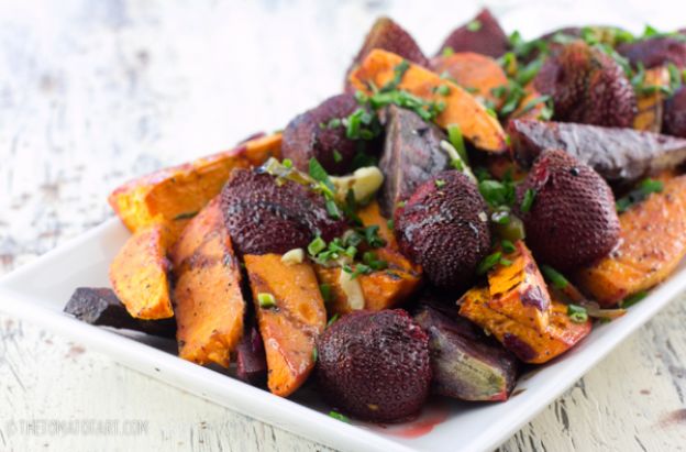 Spicy roasted sweet potatoes with strawberries