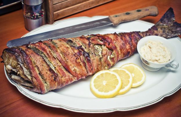 Baked bacon-wrapped mackerel with fresh herbs