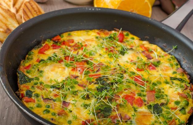 Frittata with red pepper, peas, spinach and bacon