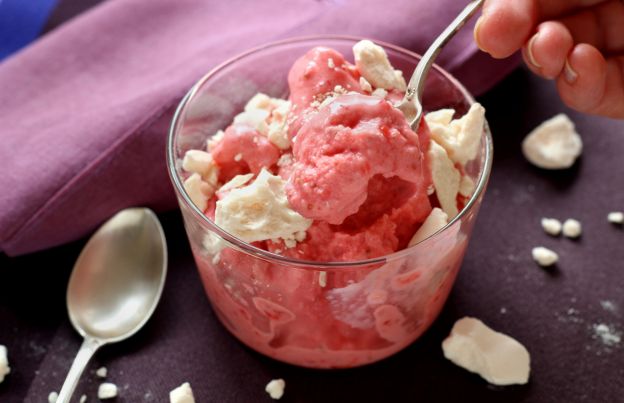 5-Minute Frozen Strawberry Yogurt