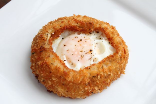 Fried Eggs In Onion Rings