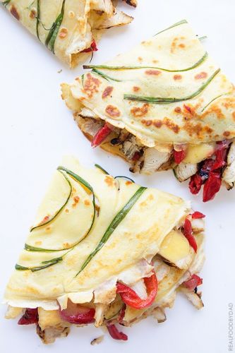 Grilled chicken and roasted red peppers crepe-quesadilla