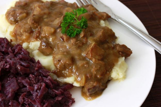Hachee (Dutch Beef and Onion Stew)