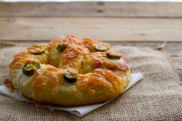Cheesy jalapeno pretzels