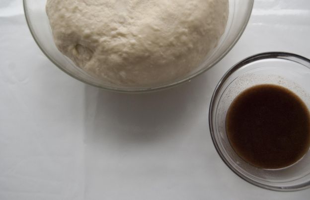 Prepare the dough and the topping