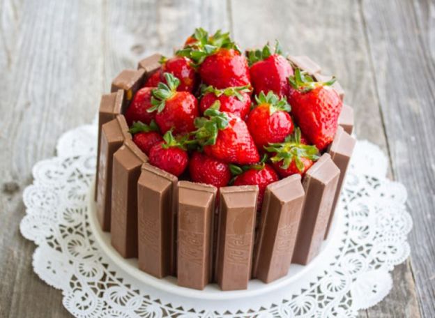 Kit Kat Cake