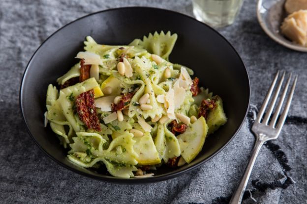 Lemon parsley pesto pasta salad