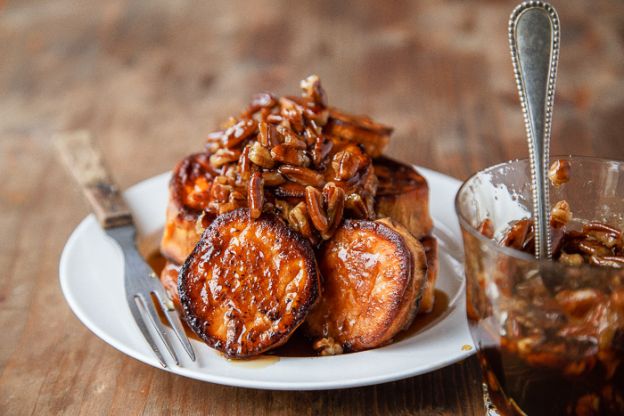 SWEET POTATOES WITH MAPLE-PECAN SAUCE