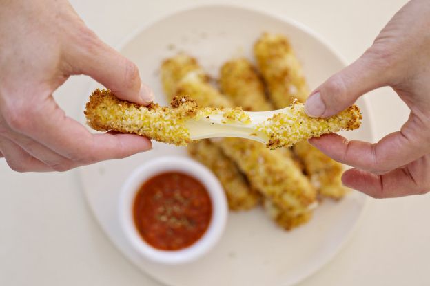 Air Fryer Mozzarella Sticks