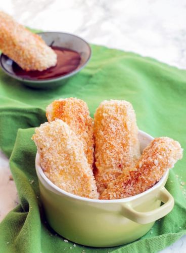 Easy Baked Mozzarella Sticks