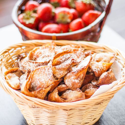 Nutella and strawberry wontons