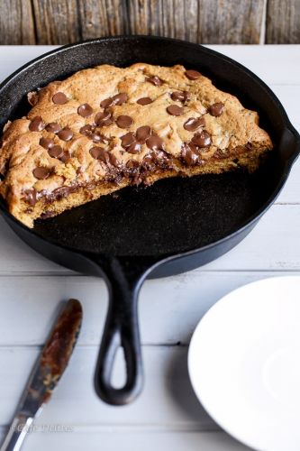 Nutella Stuffed Deep Dish Chocolate Chip Skillet Cookie (Pizookie)