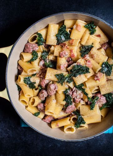 ONE POT RIGATONI WITH SAUSAGE, BACON, AND KALE