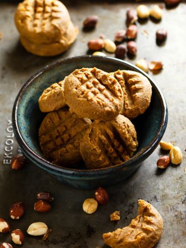 COCONUT FLOUR PEANUT BUTTER COOKIES WITH PB2