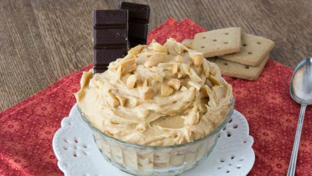 Sugar-free peanut butter cheesecake dip