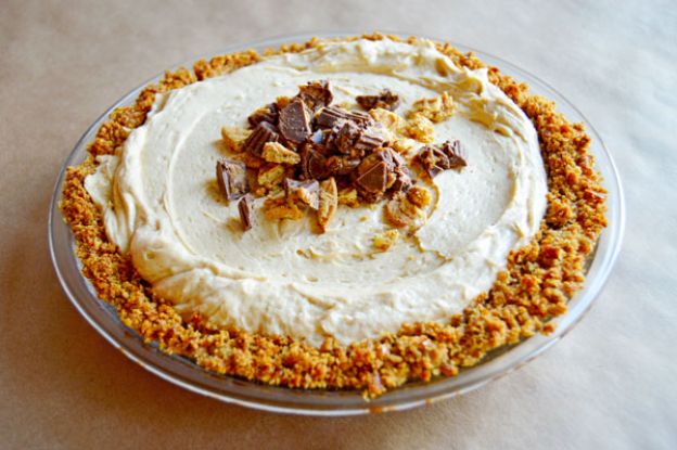 Peanut butter pretzel pie