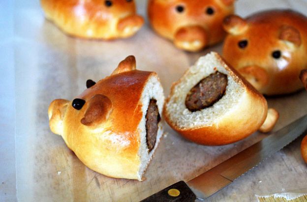 Sausage stuffed piglet buns