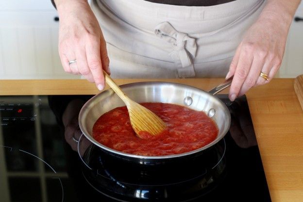 Prepare Quick Italian-Style Tomato Sauce