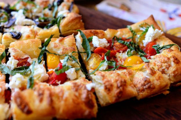 Puff pastry pizza