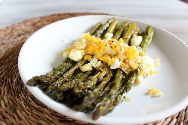 Roasted asparagus with hard-boiled eggs and lemon-Dijon dressing