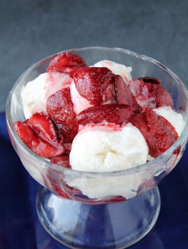 Roasted strawberry topping
