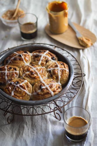 Chocolate chip Chelsea buns with rooibos topping