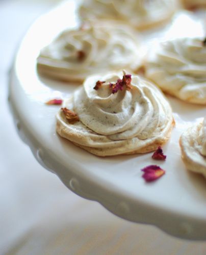 Rosy rooibos meringues