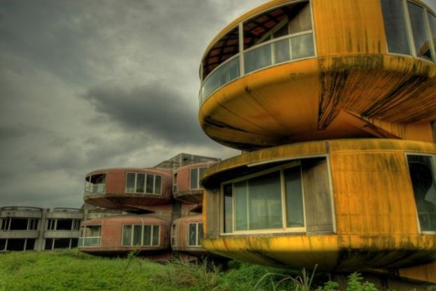 Sanzhi UFO Houses – San Zhi, Taiwan