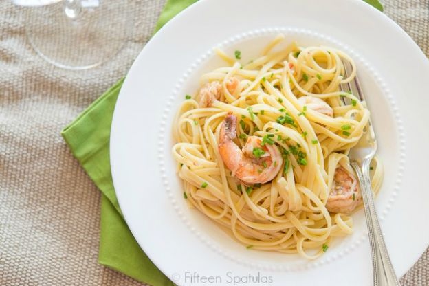 Shrimp Linguine with White Wine and Tomatoes
