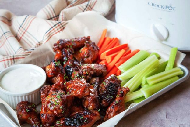 Slow Cooker Honey Buffalo Chicken Wings