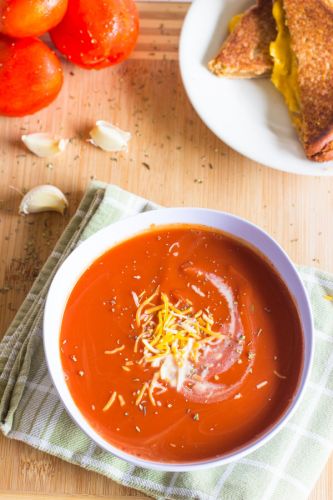 Slow cooker tomato basil soup