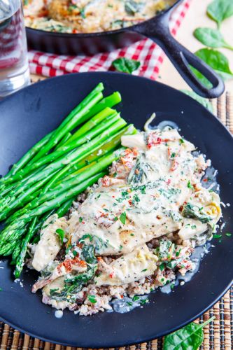 Spinach and Artichoke Skillet Chicken with Sundried Tomatoes