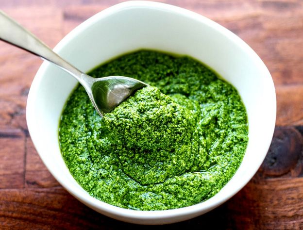 Spinach and parsley pesto