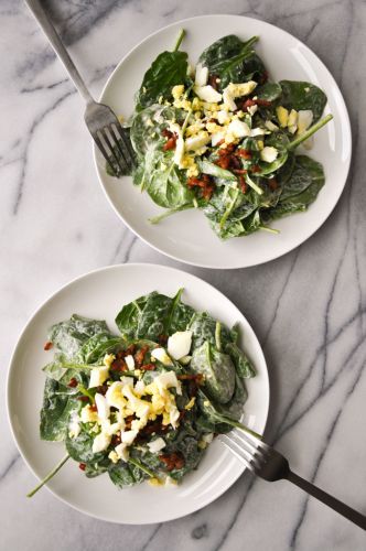 Spinach salad with bacon and eggs